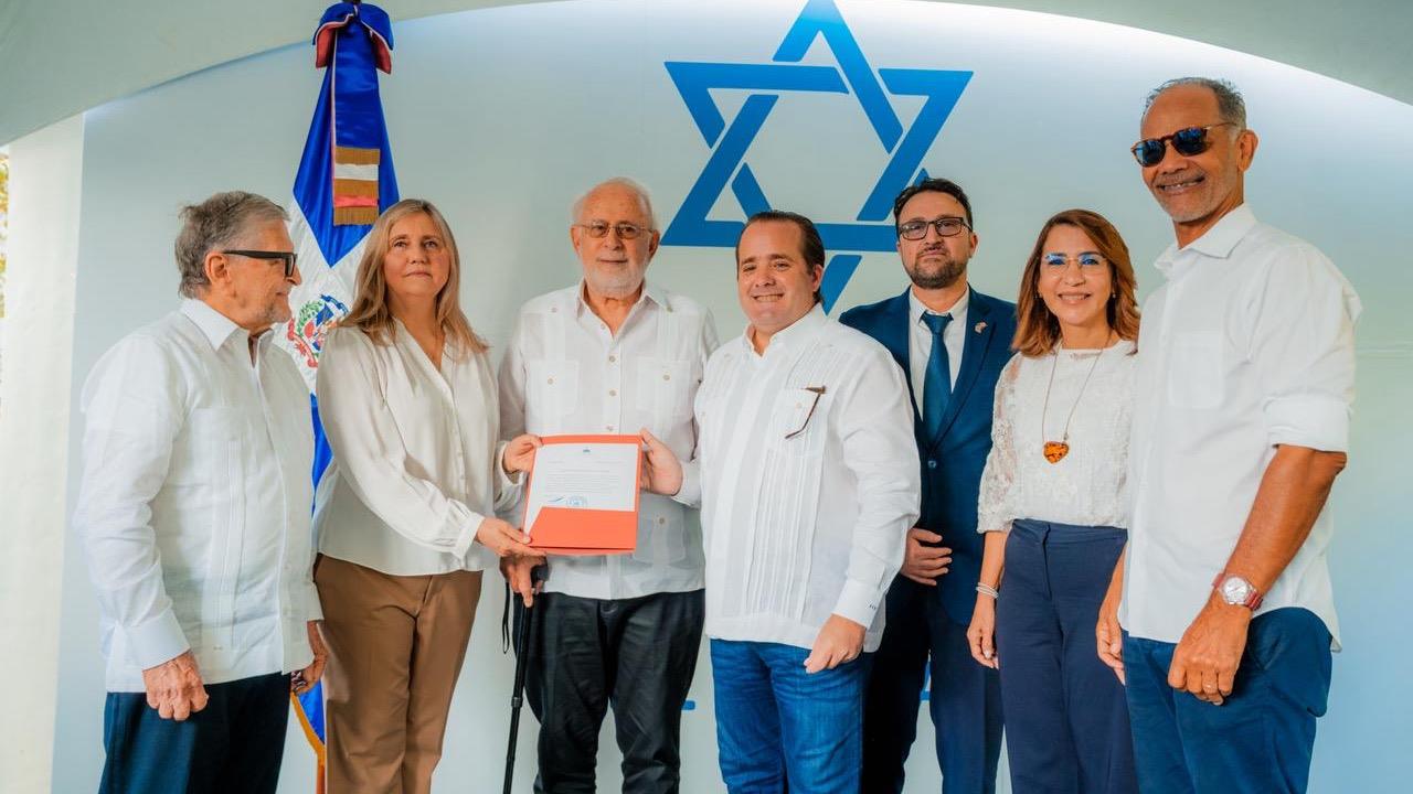 Gobierno entrega primer aporte para intervención integral y puesta en valor del Museo Judío de Sosúa