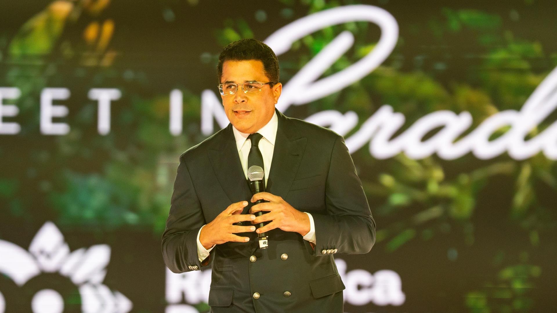 Ministro Collado promueve RD ante 700 turoperadores y agentes europeos en España