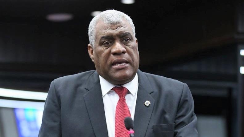 Diputado denuncia carretera Imbert-Guananico “está convertida en un infierno”