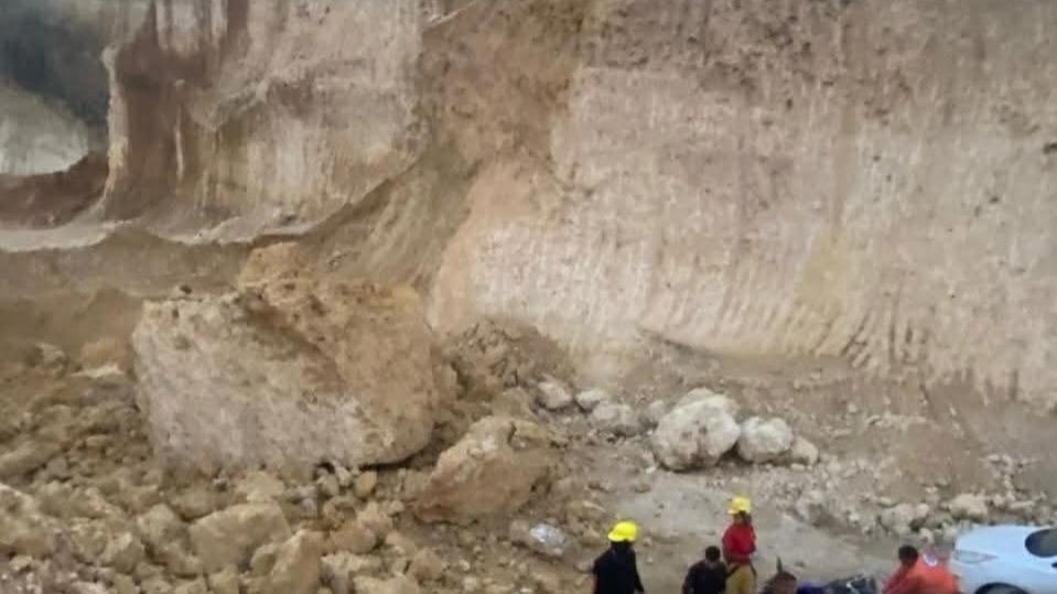 Padre e hijo mueren aplastados al derrumbarse una mina en Sosúa; hay otro hombre herido