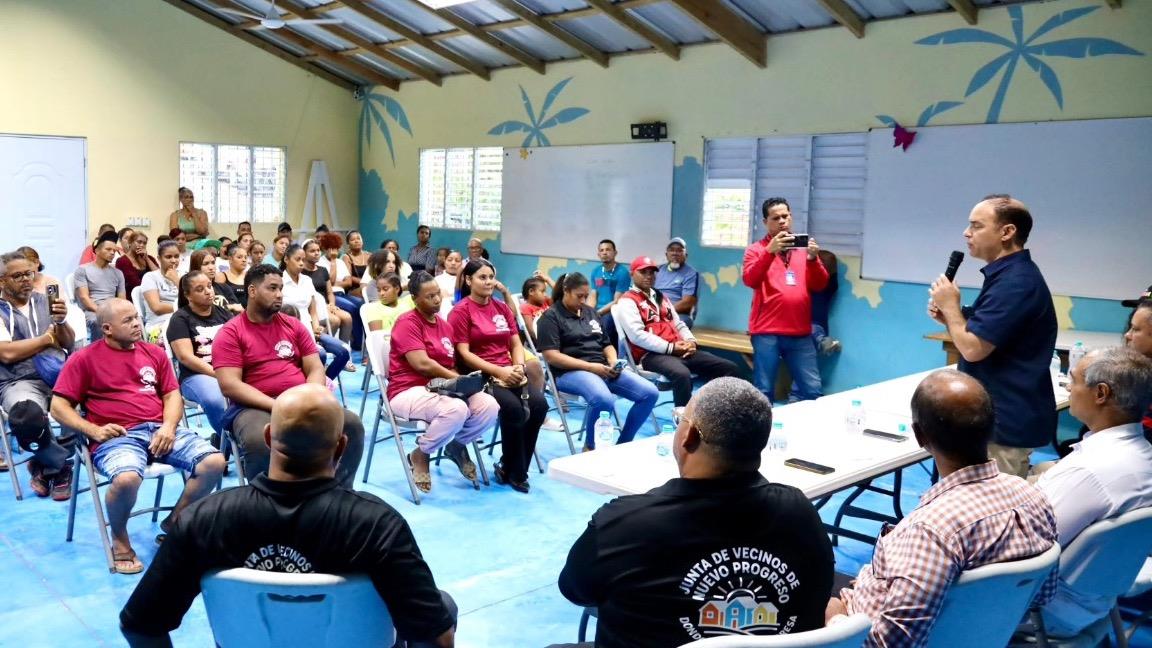 Diputado se reúne con comunitarios en Sosúa escucha sus preocupaciones y realiza aporte