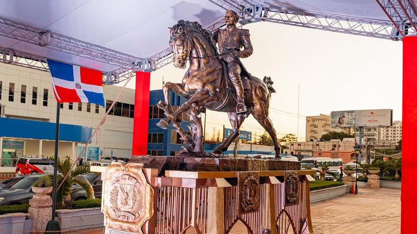 Develan primera estatua ecuestre de Juan Pablo Duarte; fue el primer militar de carrera de la República Dominicana