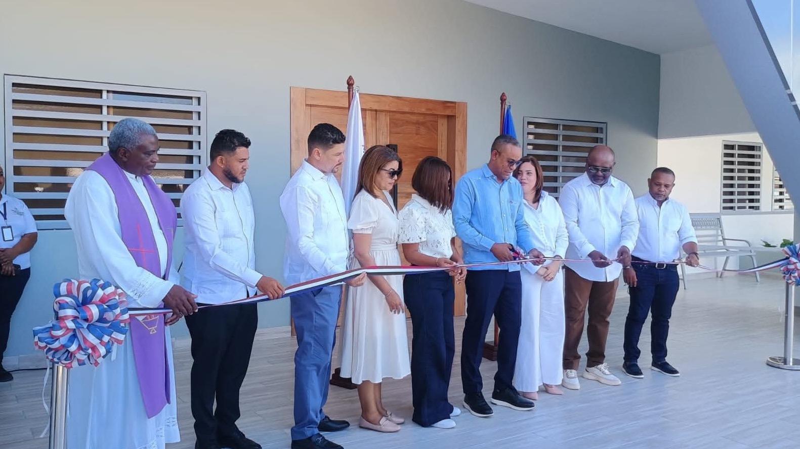 Alcaldía de Villa Montellano reinaugura Funeraria Municipal tras remozamiento de antigua estructura