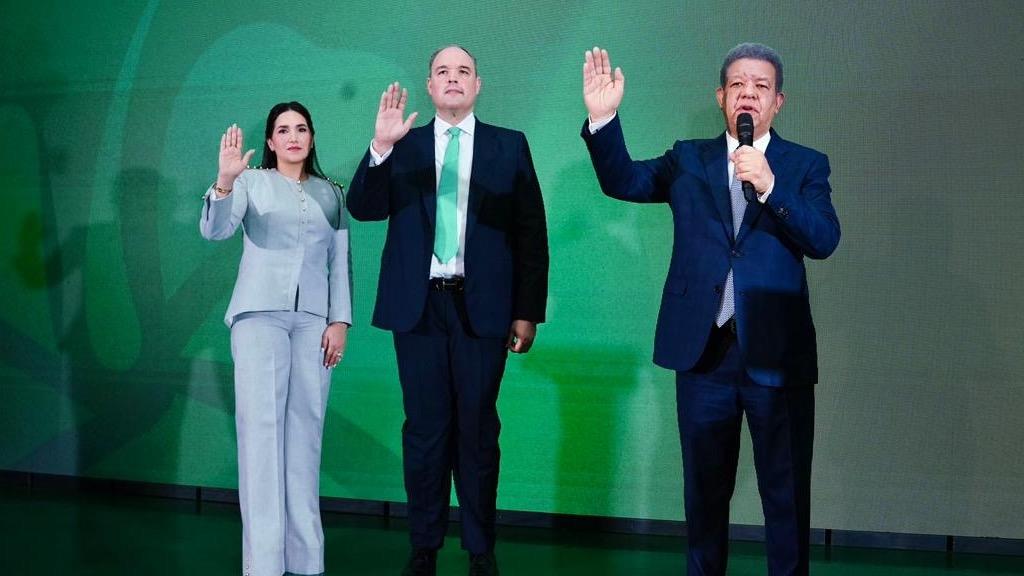 José del Castillo se juramenta como miembro de la Fuerza del Pueblo