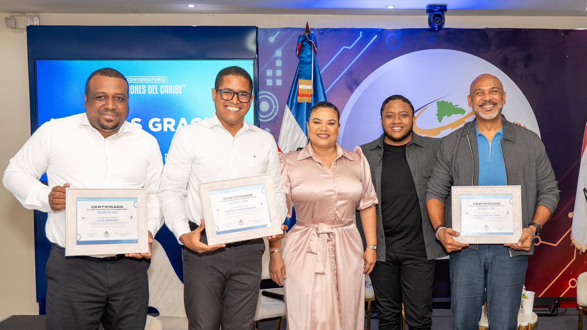 Expertos analizan el futuro del turismo y la comunicación digital en el conversatorio “Creadores del Caribe”