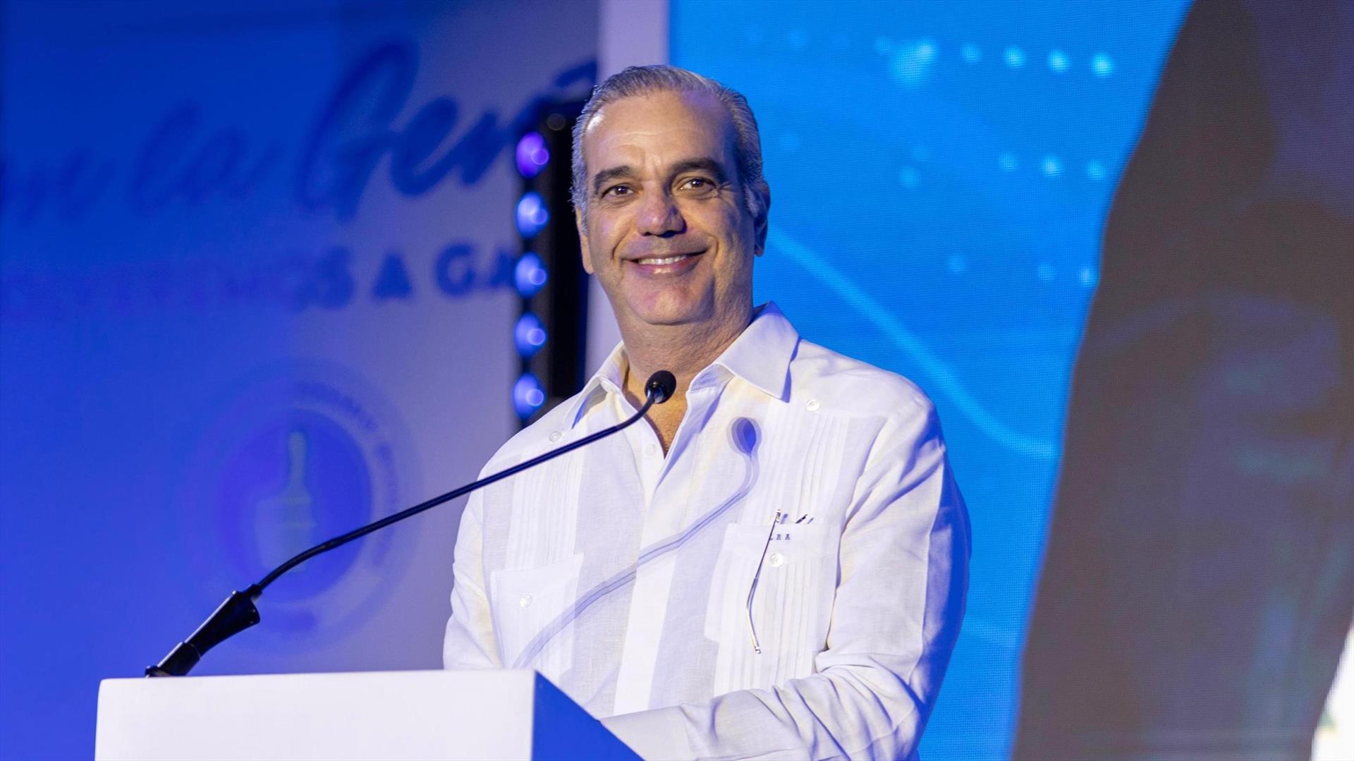 Presidente Abinader presenta avances del país durante acto aniversario del PRM