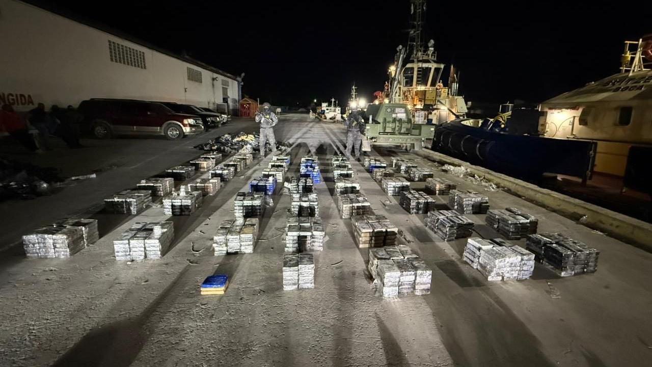 Confirman incautación de 2.1 toneladas de cocaína en Baní; sería el alijo más costoso jamás confiscado en RD
