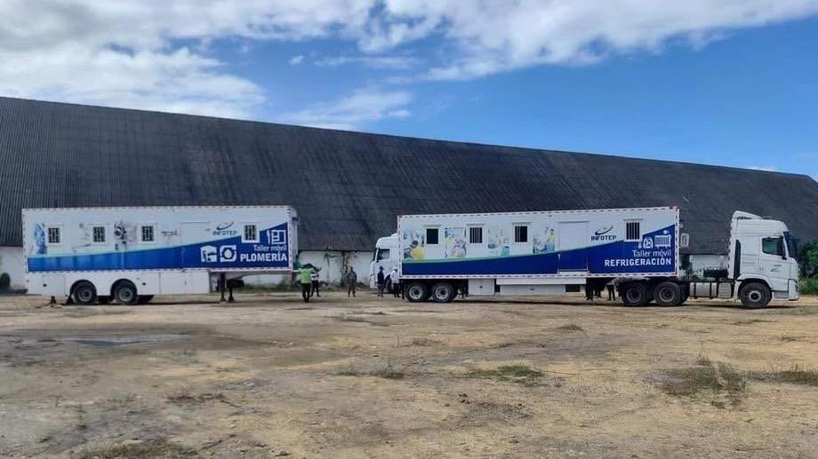 Instalan en Montellano aulas móviles del INFOTEP destinadas a formar personal para el proyecto Punta Bergantín