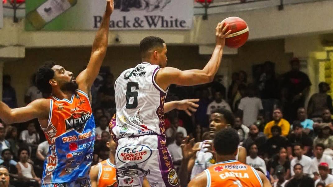 Eduardos del Batey triunfan ante los campeones en inicio del Torneo de Baloncesto Superior