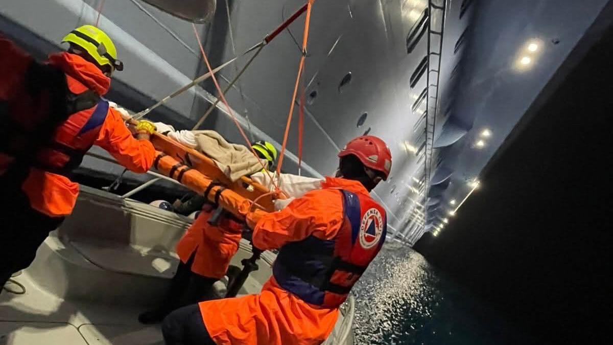 Defensa Civil de Puerto Plata asiste a turistas con emergencia de salud a bordo de un crucero