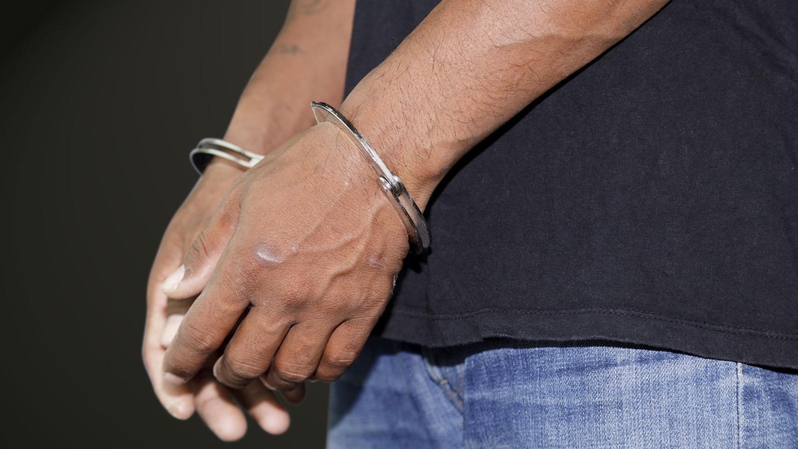Policía apresa en Santiago a dos hombres acusados de cometer asaltos y otros delitos en Puerto Plata
