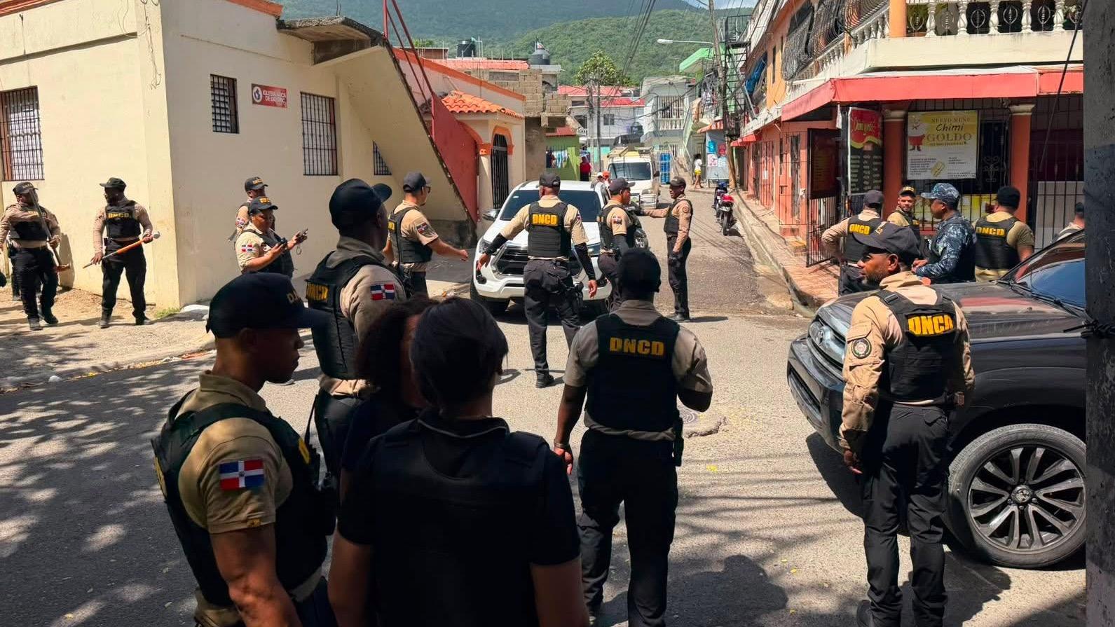 Allanamientos en Puerto Plata dejan 12 detenidos y más de 4,000 gramos de drogas incautados