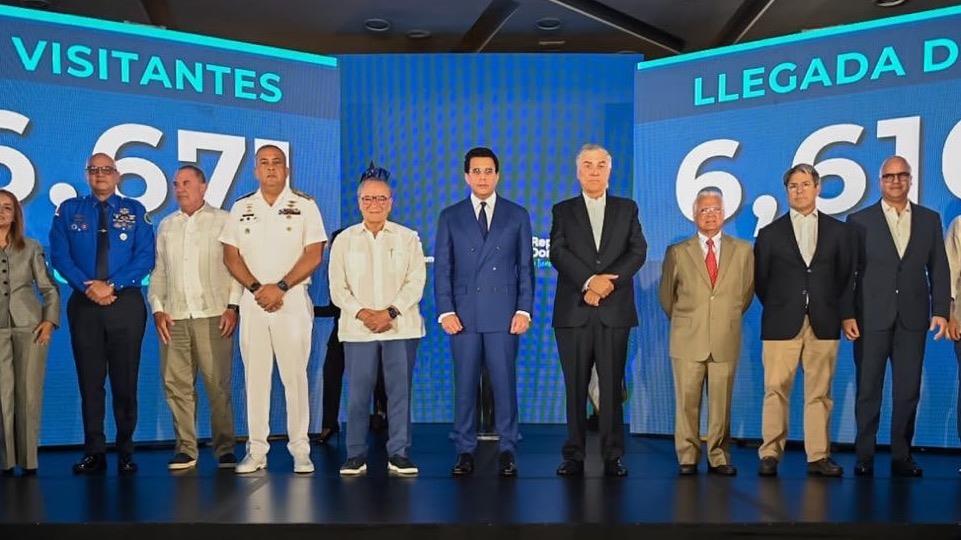 Turismo rompe récord de llegadas con 6.6 millones de visitantes y proyecta cerrar el año con 12 millones