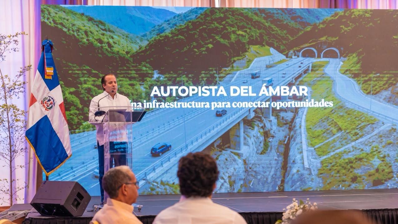Gobierno presenta proyecto Autopista del Ámbar al sector privado y autoridades de Puerto Plata