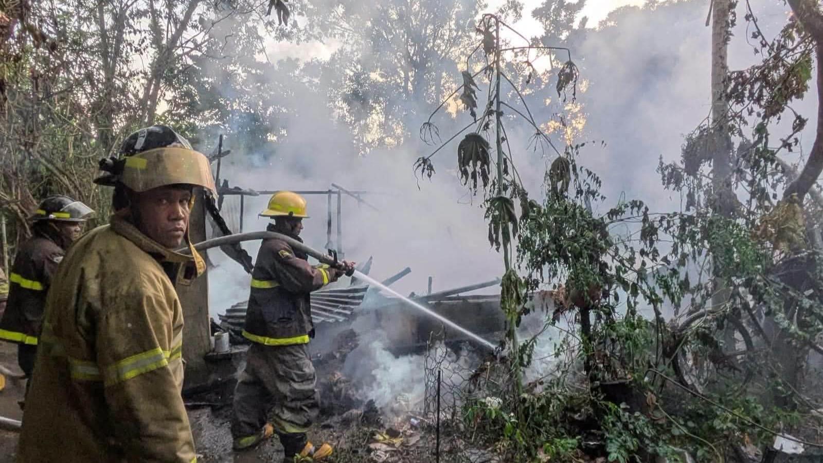 Se registran dos incendios en establecimientos comerciales de Puerto Plata; no hubo personas lesionadas