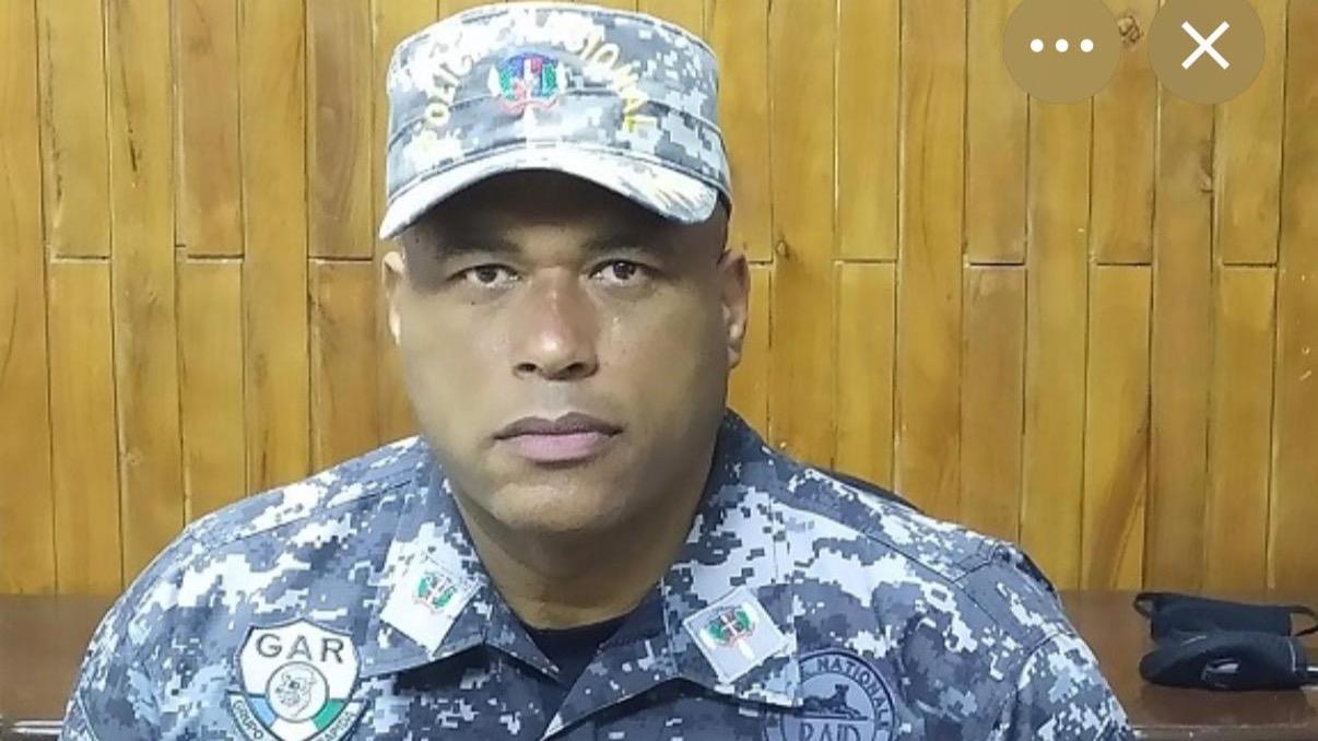 Muere de un infarto exoficial policial puertoplateño mientras jugaba baloncesto