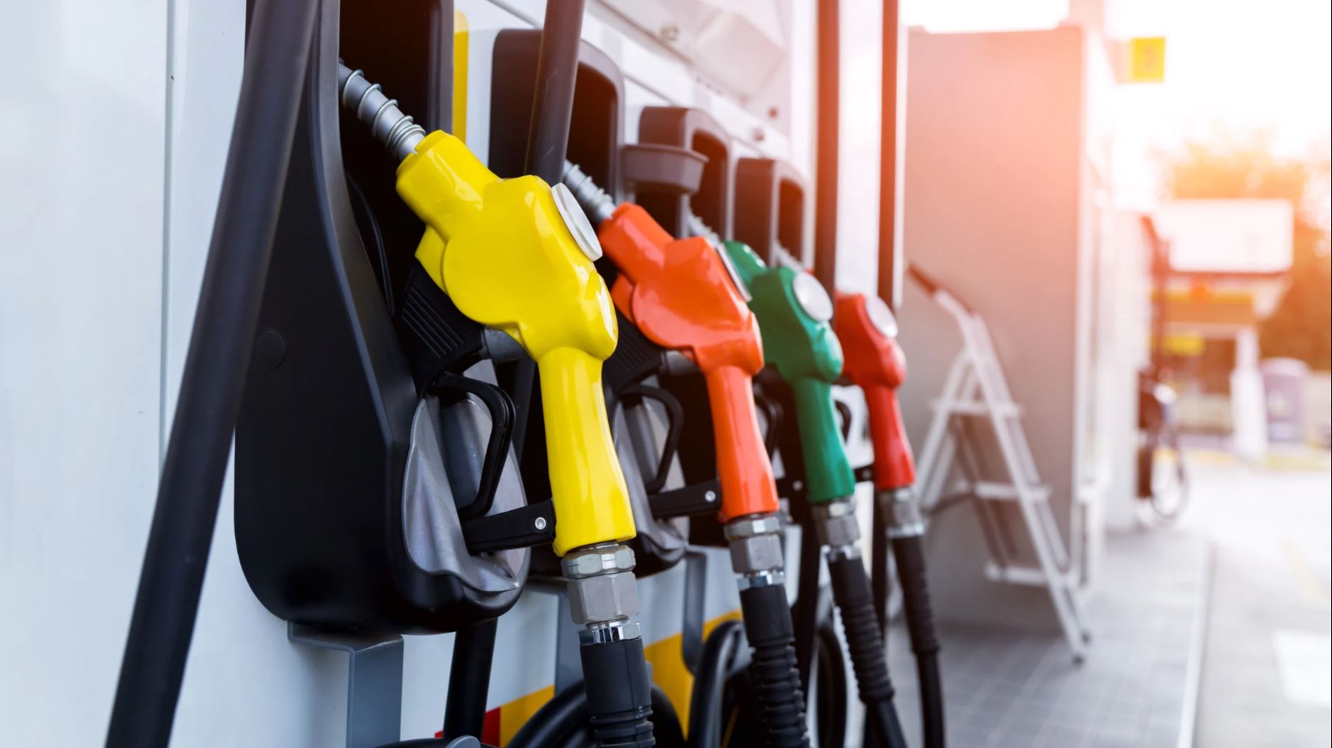 Gobierno reduce RD$3.00 a la gasolina y gasoil regular y RD$2.00 al GLP
