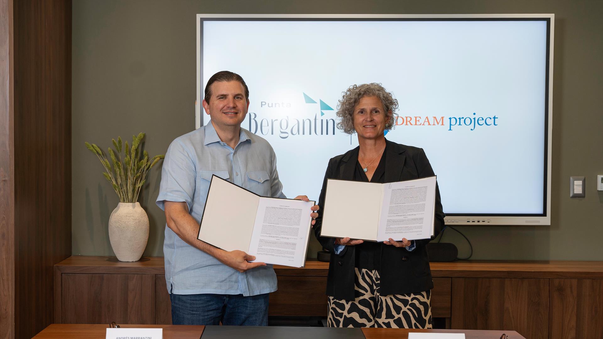 Punta Bergantín y DREAM Project firman acuerdo para impulsar la formación técnica de jóvenes en Villa Montellano