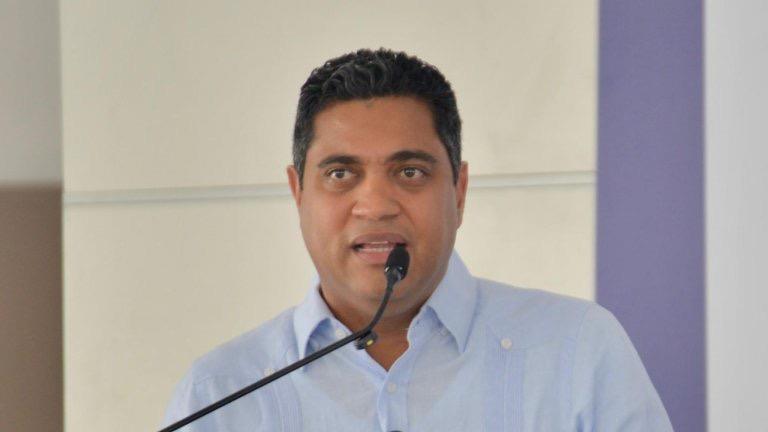 Ministro Kelvin Cruz exhorta a la Lidom a alcanzar un acuerdo para garantizar la participación de niños en el Caribe Kids