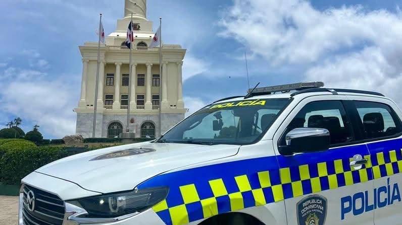 Policía apresa en Santiago a cuatro jóvenes acusados de asaltar una joyería; les ocupan joyas, dinero, un arma y un vehículo