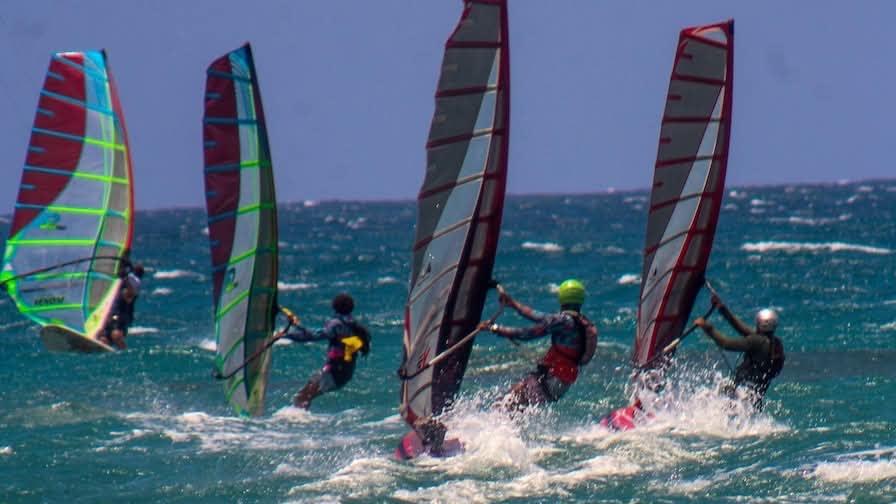 Atletas dominicanos Oliver Burgos y Edwin Rodríguez triunfan en el Cabarete Classic Pablito Guzmán
