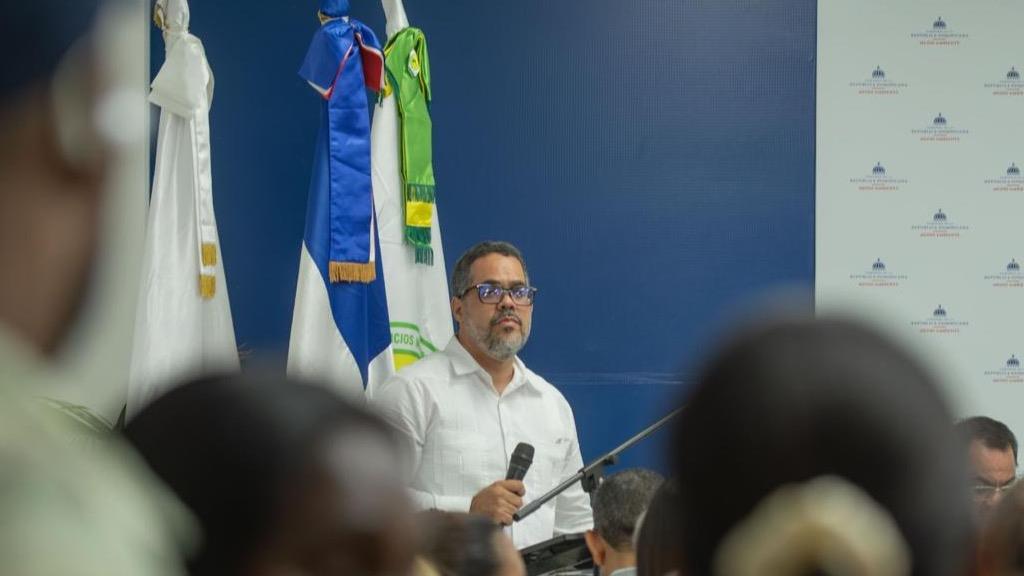 Roberto Luis Gómez asume la presidencia de COOPSEMARENA