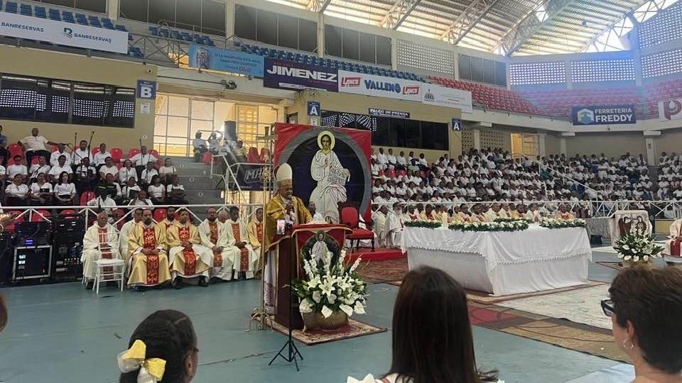 Cientos de fieles participaron en la celebración de Corpus Christi en Puerto Plata