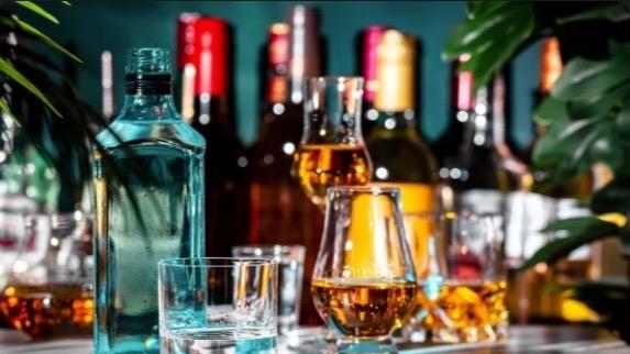 Adopron demanda aplicación uniforme del artículo 41 de la Ley 30-26 a toda la industria de bebidas alcohólicas