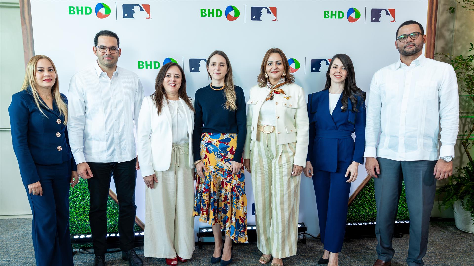 Banco BHD y MLB realizan encuentro con prospectos peloteros
