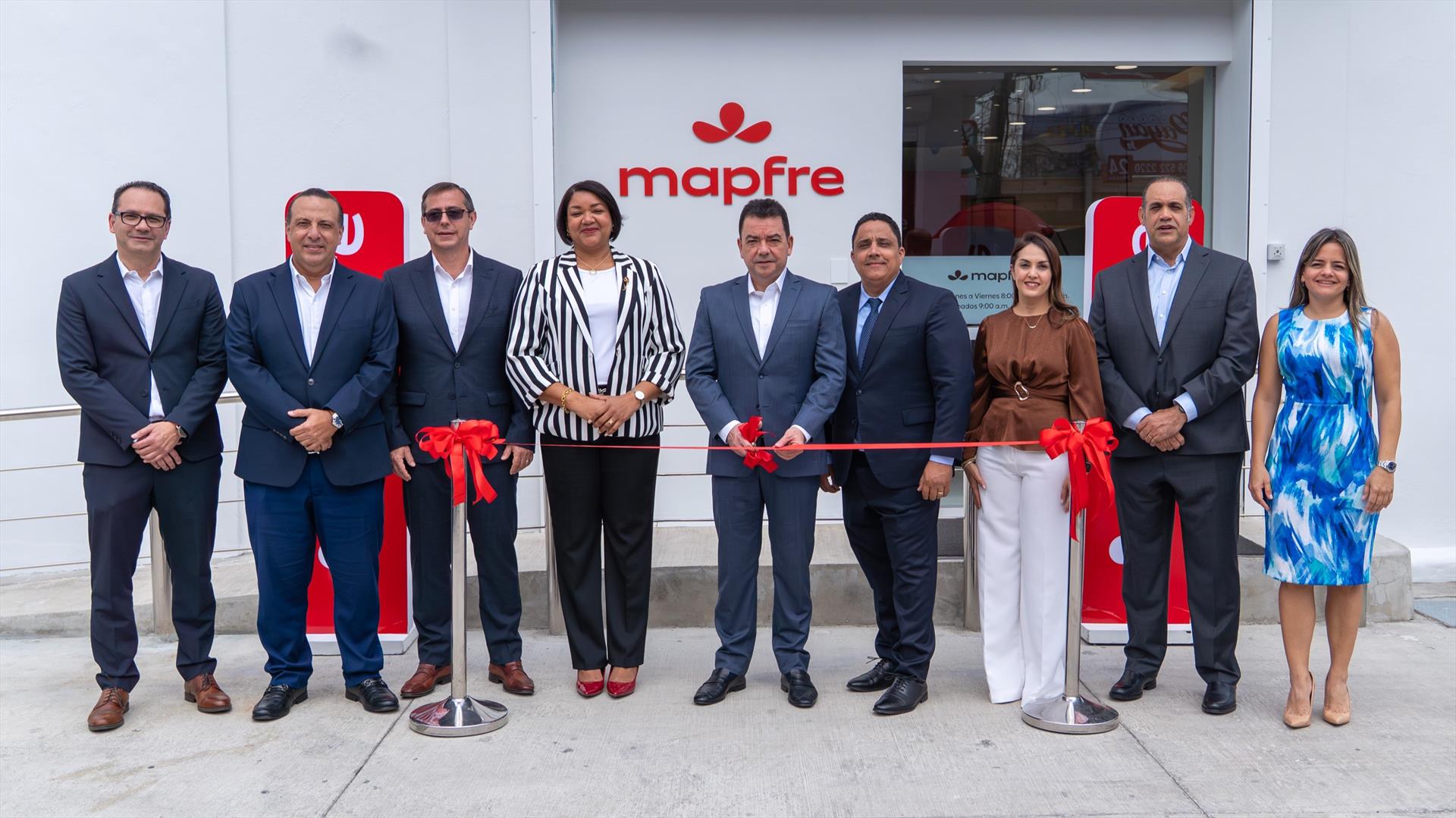 Mapfre fortalece su presencia en la región sur con la inauguración de una nueva oficina comercial unificada en Baní