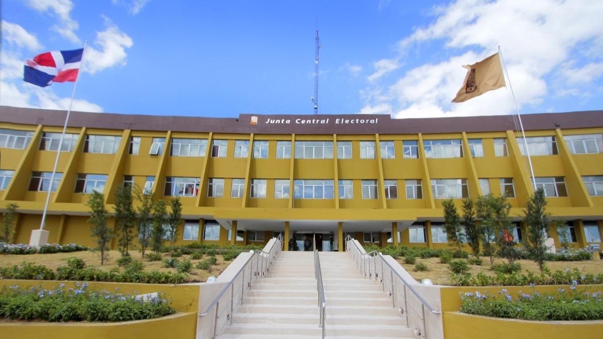 JCE dispone que la ciudadanía podrá renovar la cédula sin importar el mes de cumpleaños los fines de semana y días feriados