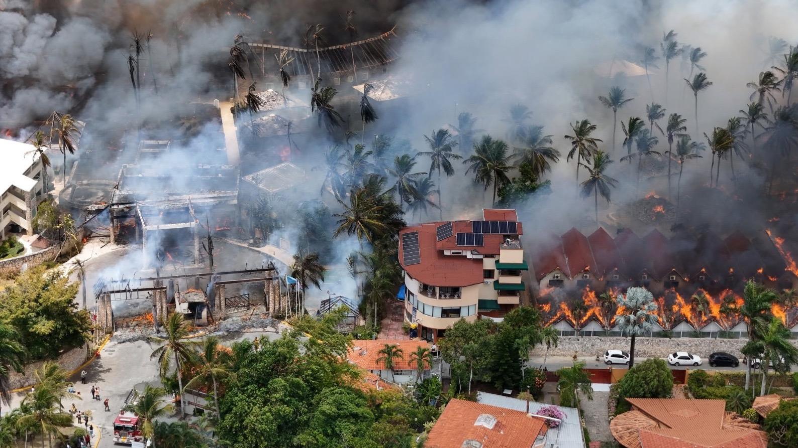 Incendio de gran magnitud afectó instalaciones del hotel Viva Dominicus Beach en Bayahíbe