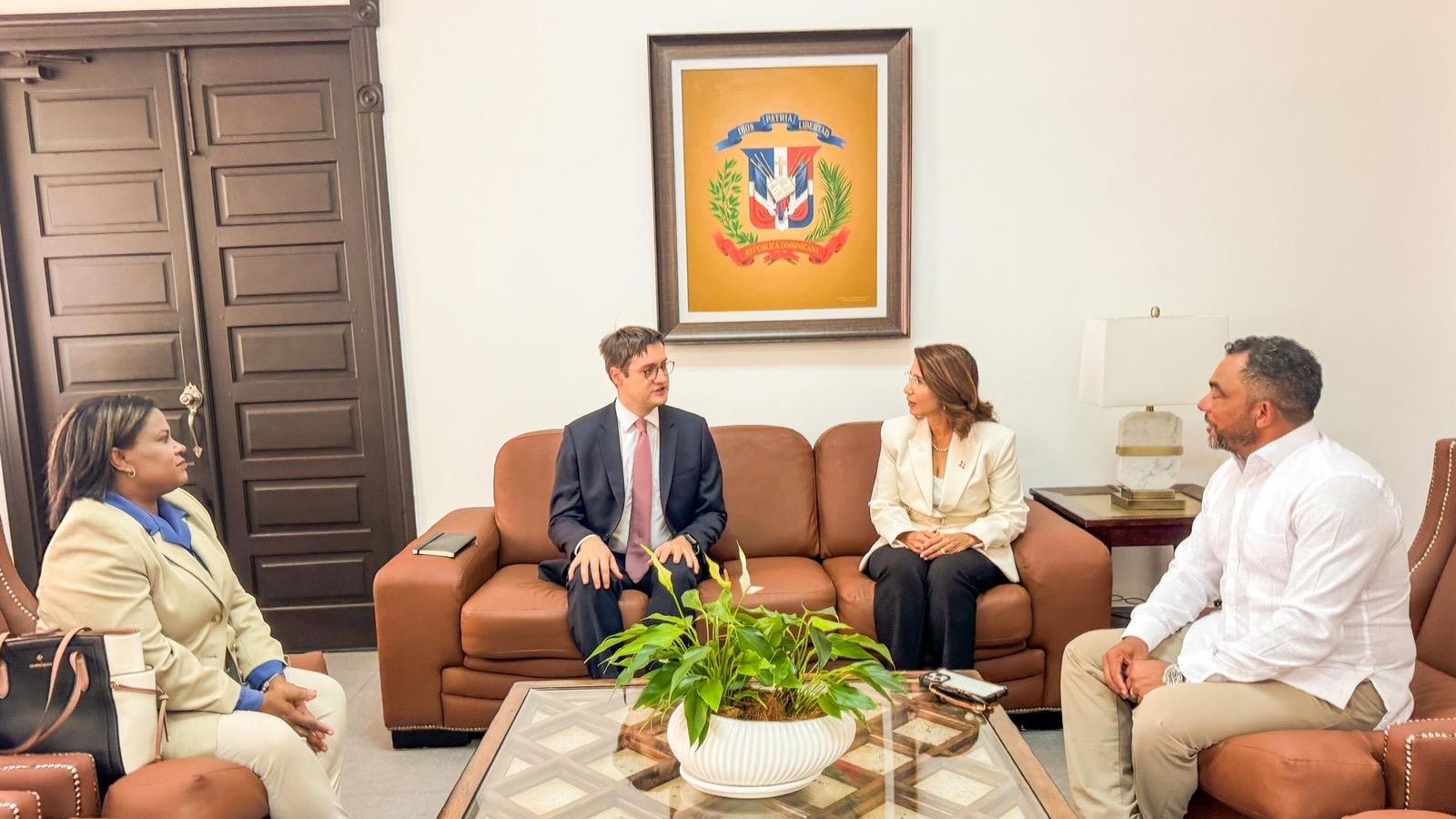 Director general de AERODOM realiza visita oficial a Puerto Plata y sostiene reuniones con autoridades