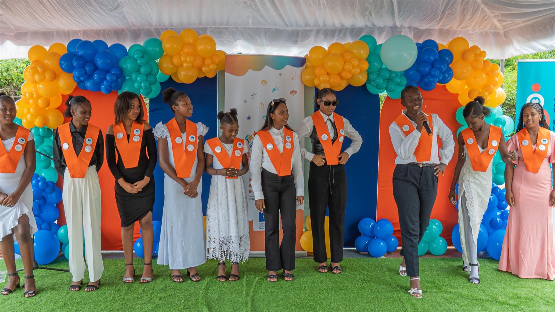 106 niños, niñas y adolescentes se gradúan como agentes de cambio en la iniciativa Fabricando Sueños