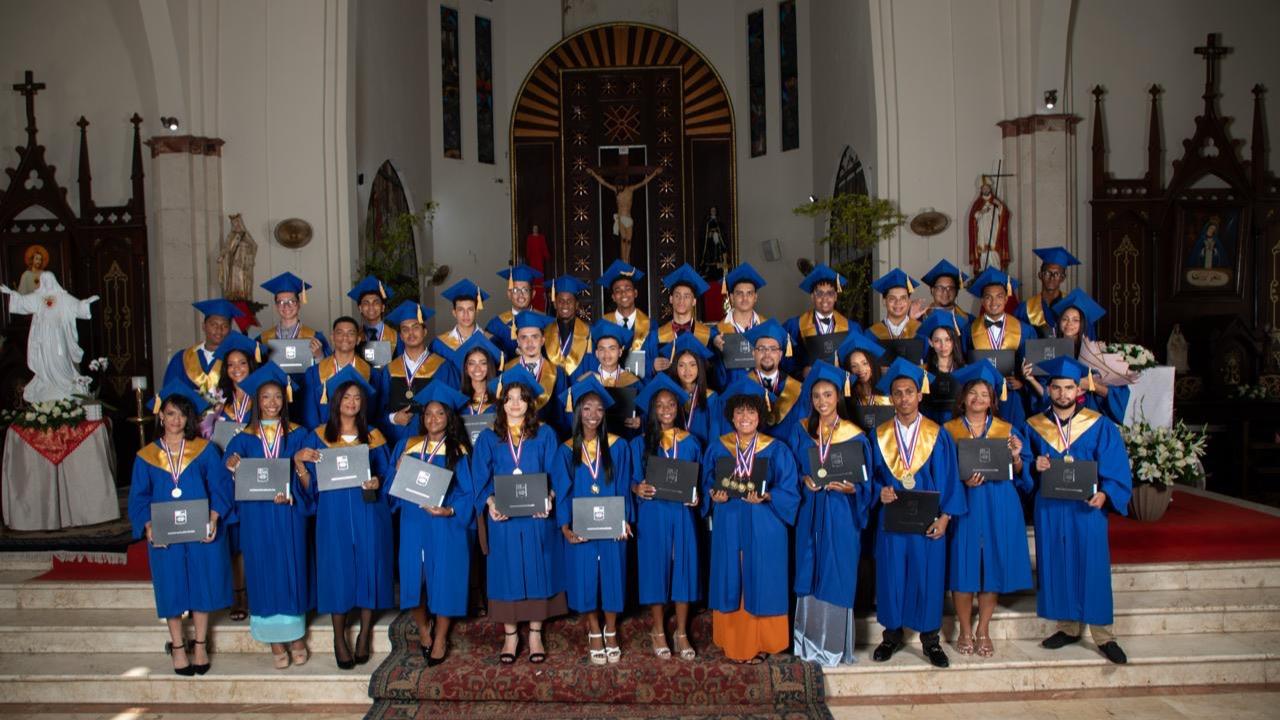 Colegio Santa Rosa de Lima celebra su XXXI graduación de bachilleres en Puerto Plata
