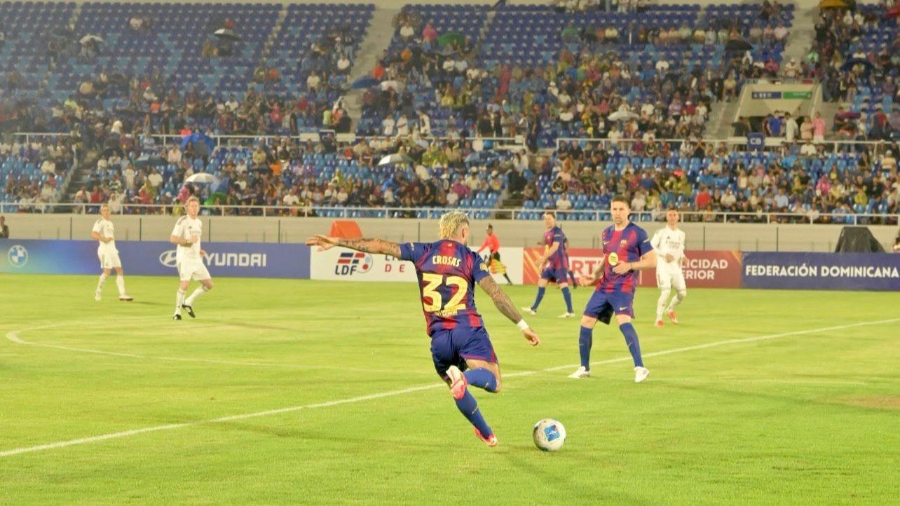 Real Madrid y FC Barcelona empatan en Santo Domingo, en Noche de Leyendas