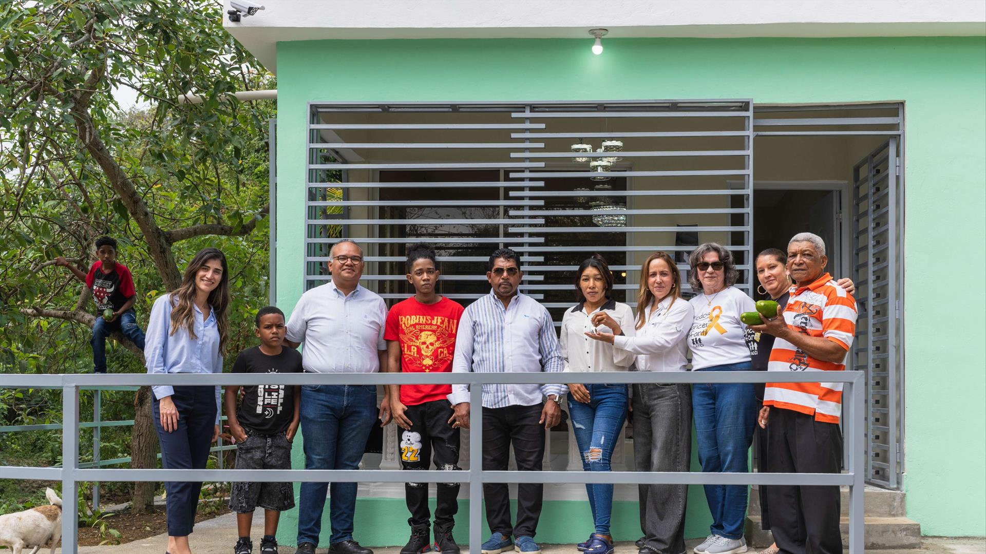Banco Popular y FACCI entregan vivienda a familia de joven paciente oncológico en Yaguate