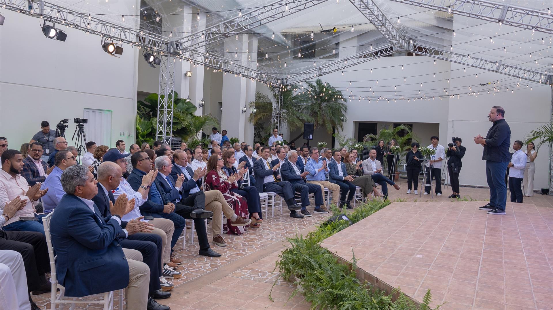 Medio Ambiente aclara estado de los permisos ambientales y niega paralización de proyectos