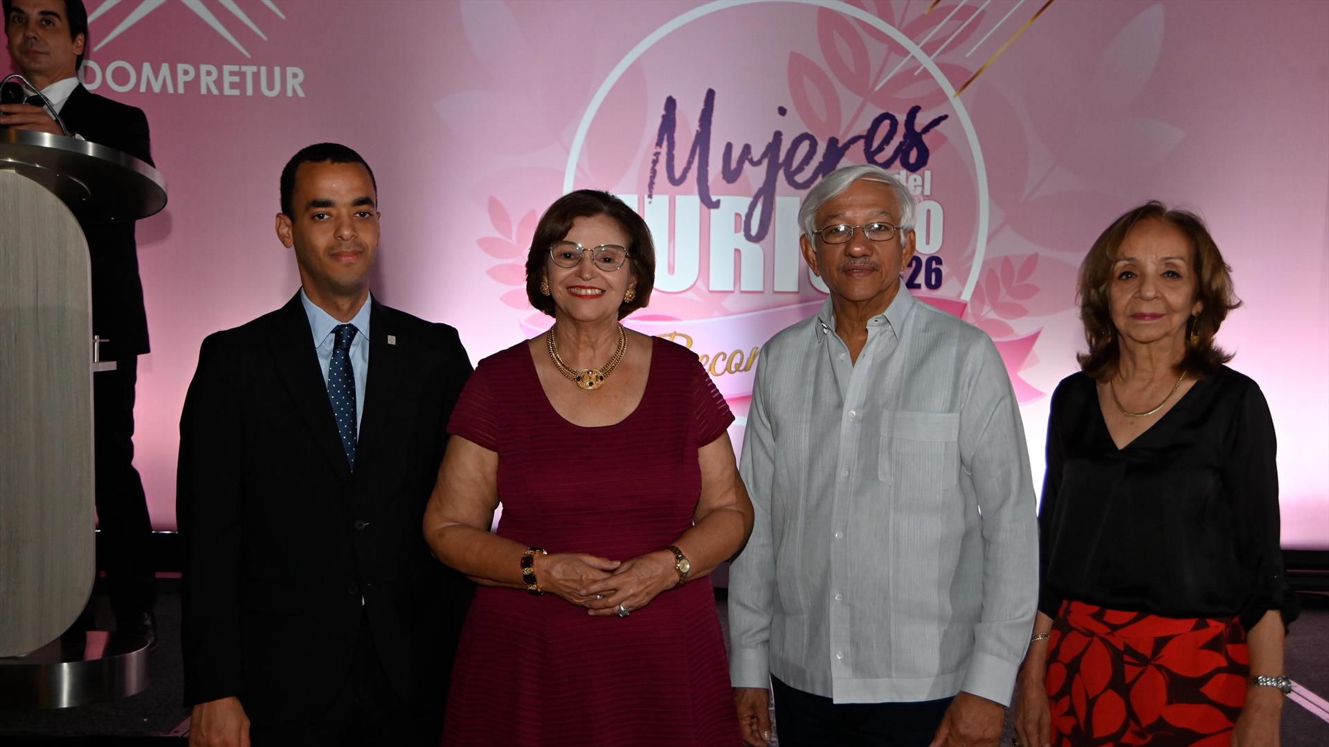 Adompretur galardona a cinco líderes indiscutibles que impulsan el desarrollo del turismo dominicano