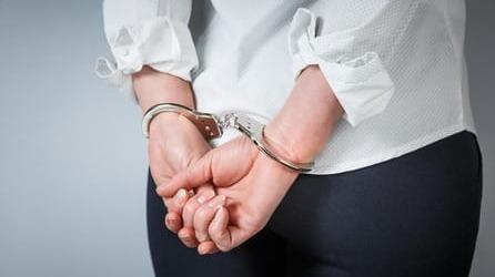 Apresan mujer en Cabarete cuando intentó empeñar automóvil que había rentado