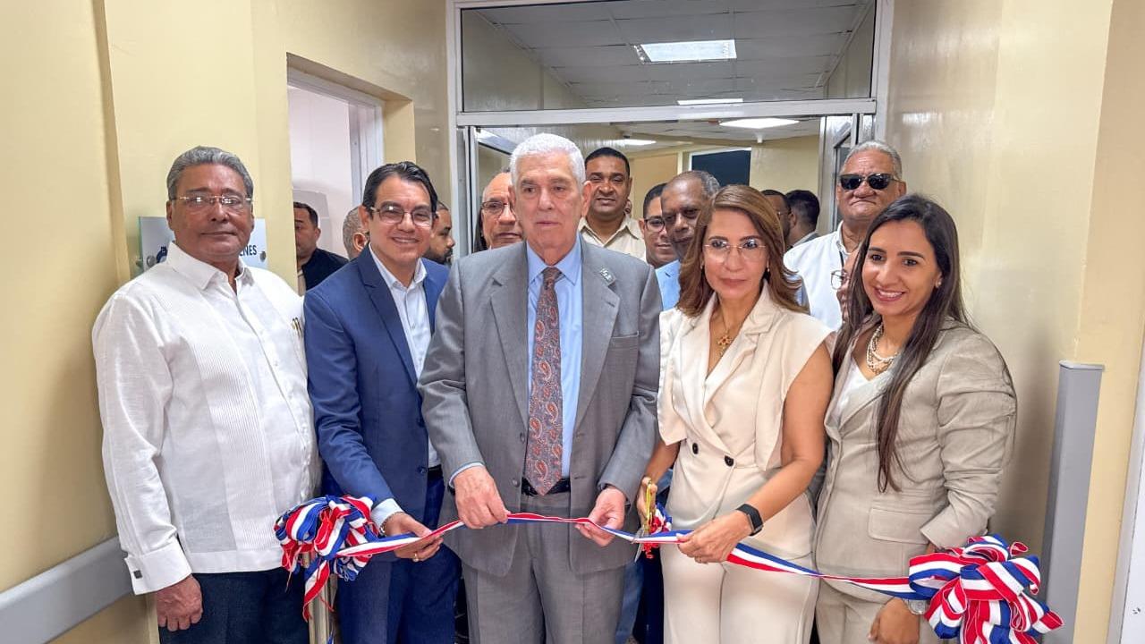 Inauguran área de imágenes dentales en hospital Ricardo Limardo