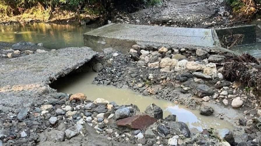 Lluvias y crecidas de ríos afectan vías de comunicación en localidades de Puerto Plata