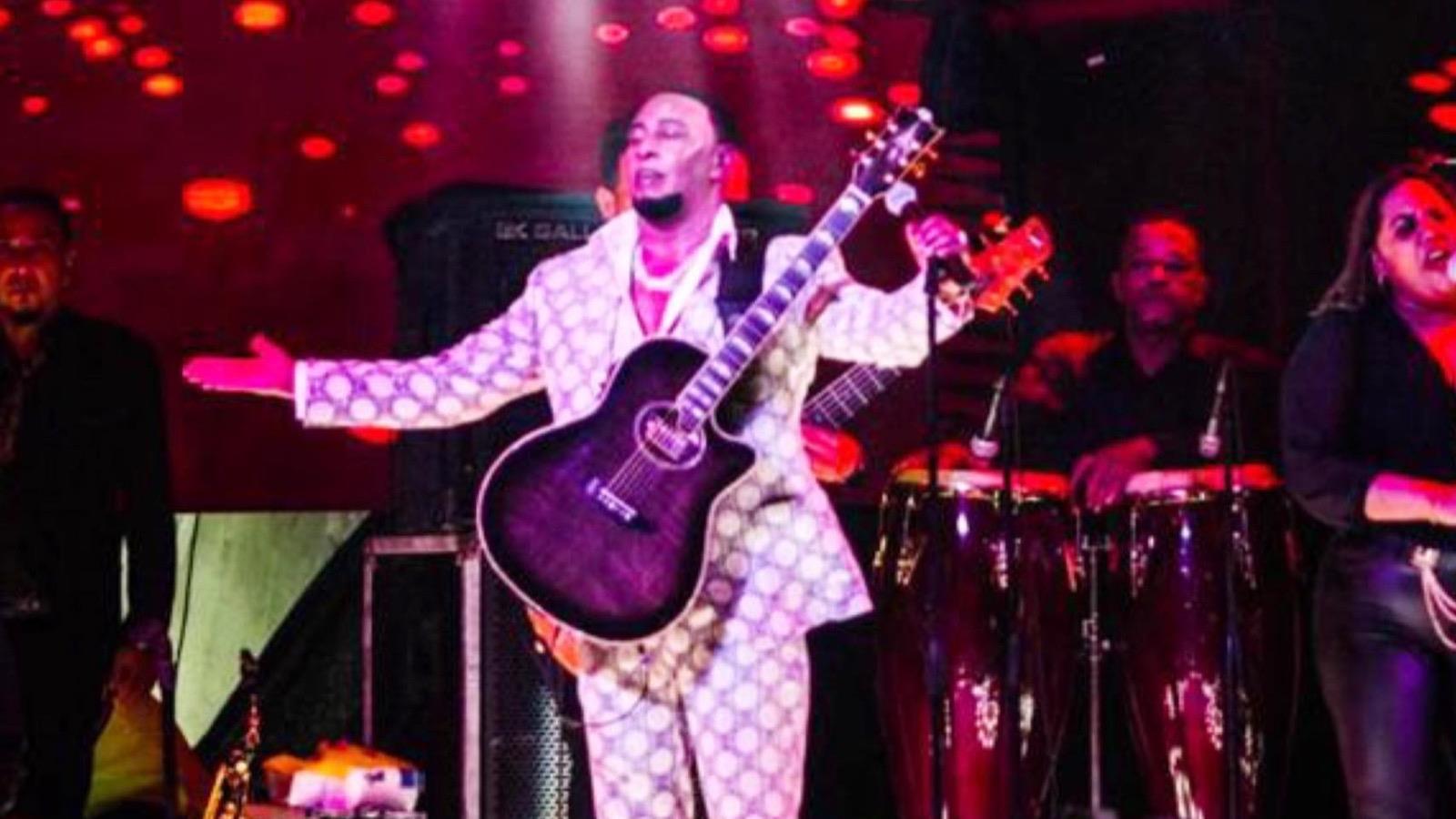 Anthony Santos llena Las Matas de Santa Cruz con concierto durante sus patronales