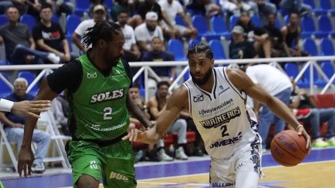 Andersson García debuta con triple-doble en victoria de Marineros de Puerto Plata