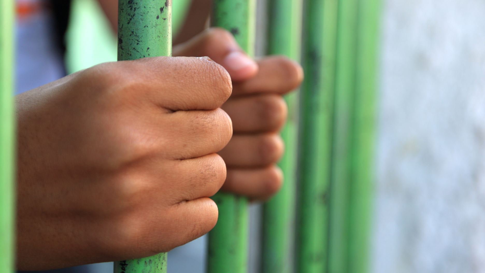 Arrestan hombre en Sosúa por portar pistola ilegal; detienen joven en Puerto Plata con motocicleta adulterada