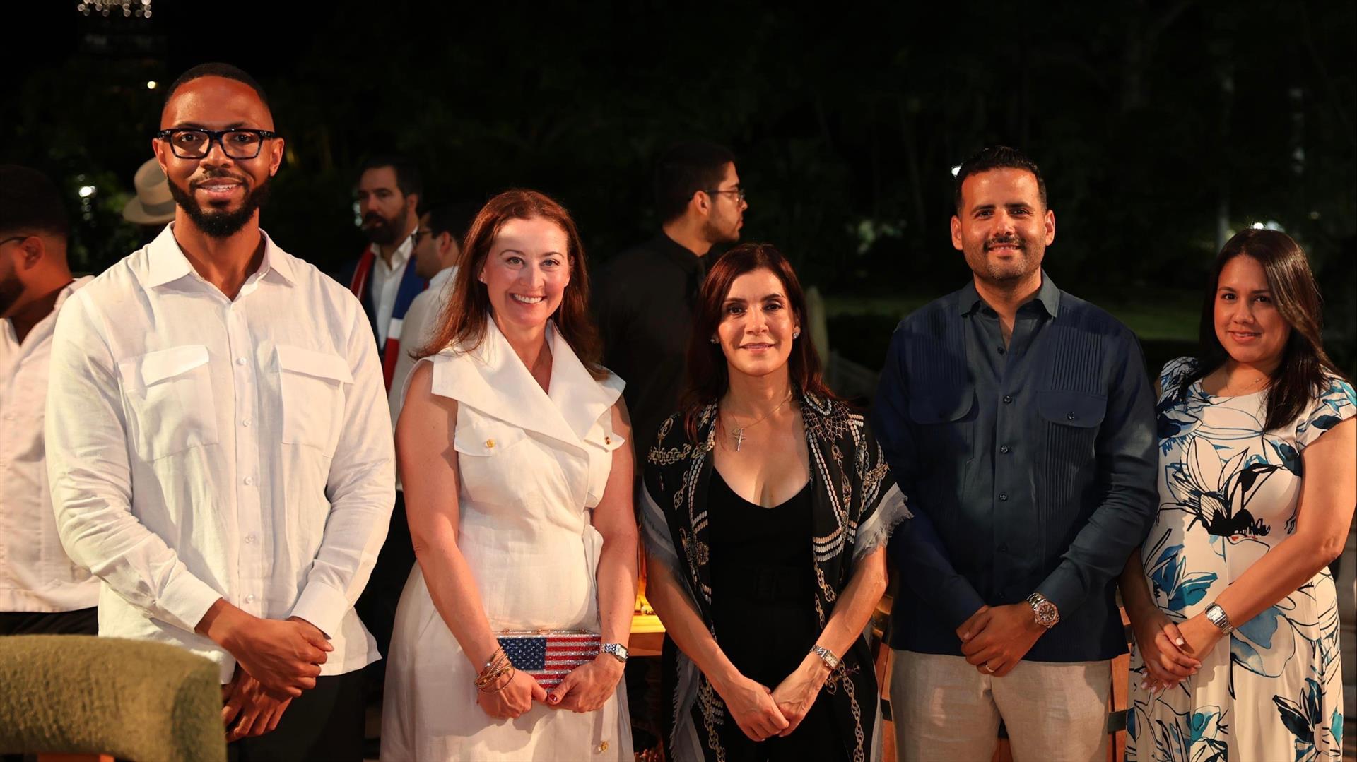 “Diplomacia del Bourbon” celebra la tradición, amistad y comercio entre EE. UU. y R. D.