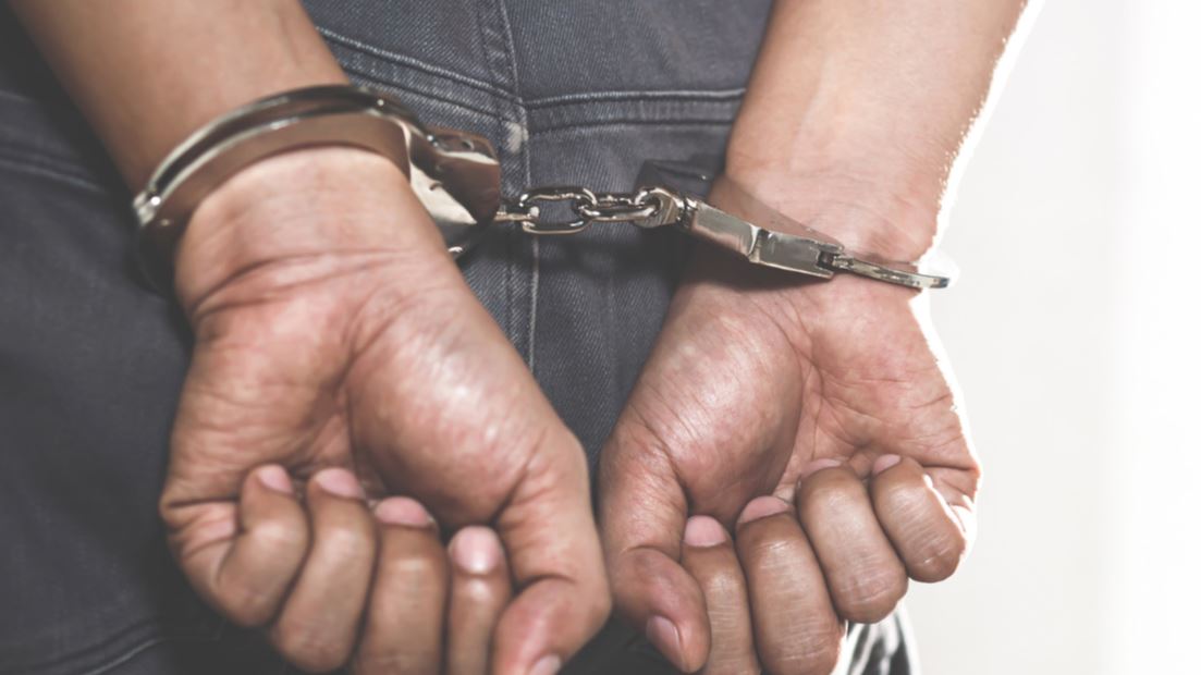 Policía apresa a sujeto acusado de robar alambres eléctricos en finca privada de Puerto Plata