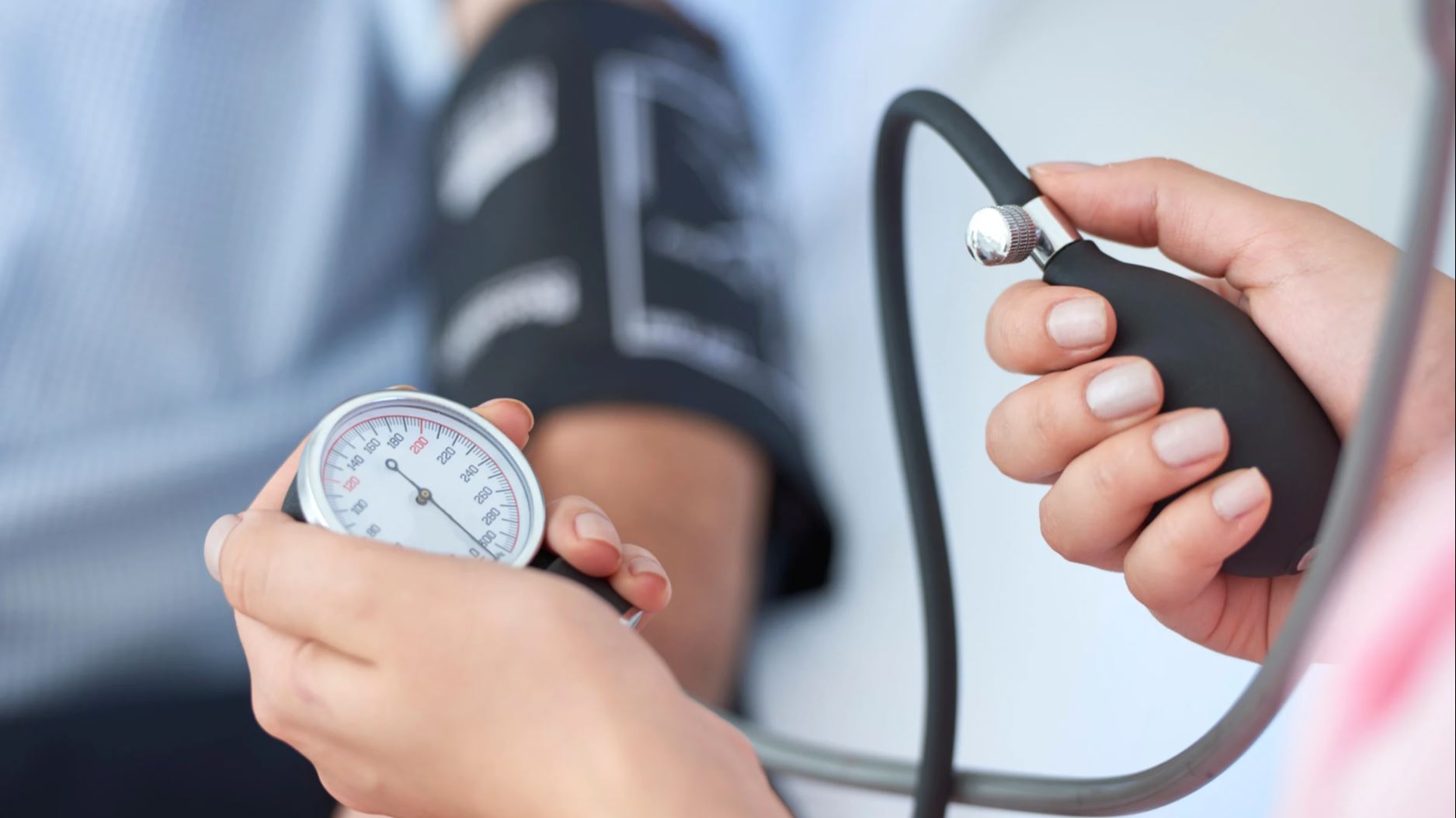La presión arterial alta puede aparecer a cualquier edad: ¿cómo prevenirla y detectarla a tiempo?