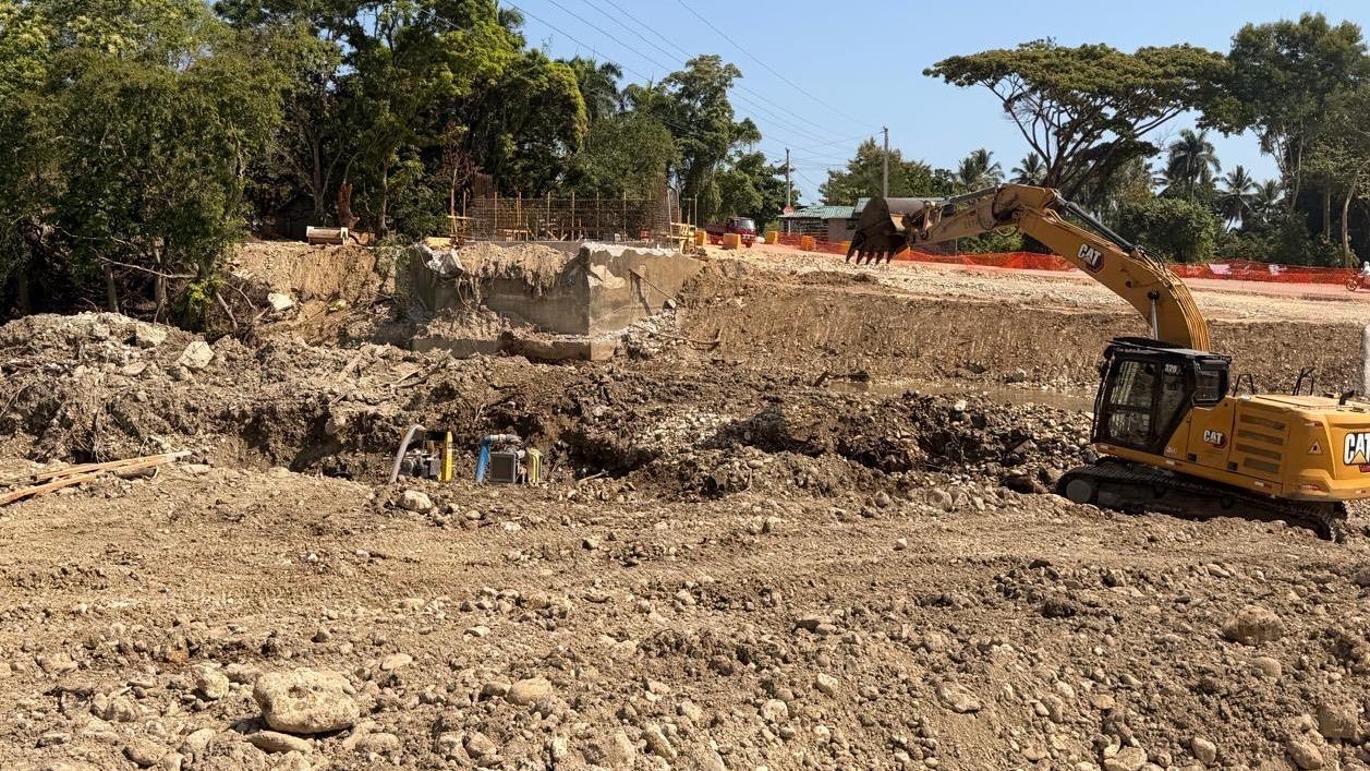     Avanza construcción de nuevos puentes sobre el río Camú 