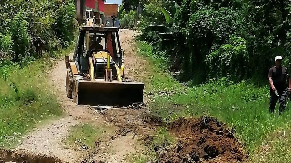 Continúa reparación de caminos vecinales afectados por lluvias en Imbert y Río Grande de Altamira